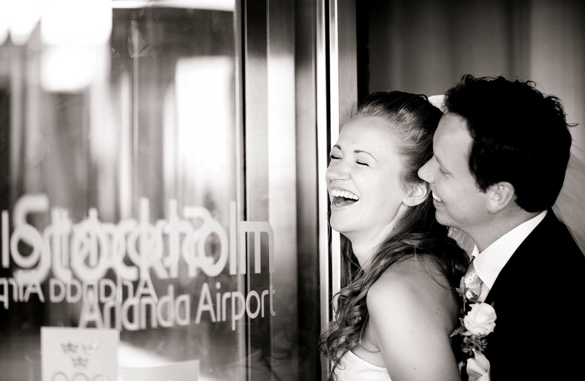 Bröllop på flygplatsen: Alexandra & Joacim – Foto: Linda Broström